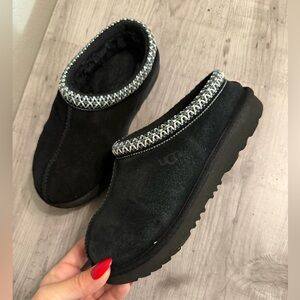 UGG kids Black Slippers